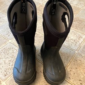 Bogs winter boots kids size 9